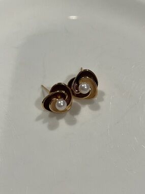 Fresh Water Gold Pearl Heart-Style Stud Earrings - Elegant Women's Jewelry